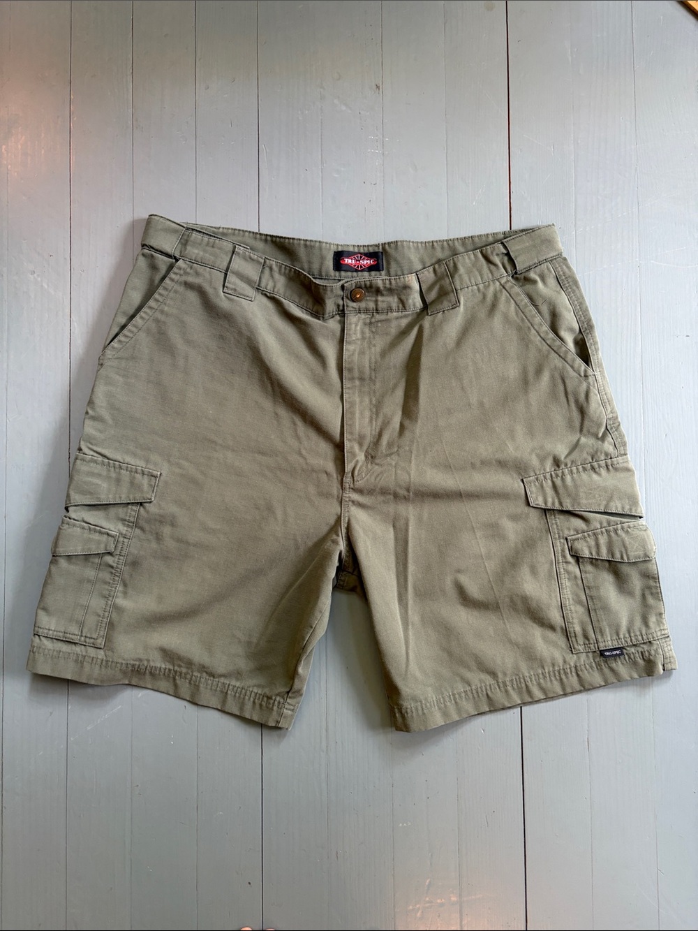 Men’s Tru-Spec shorts, Size 42/9 Military Cargo poly/cotton blend